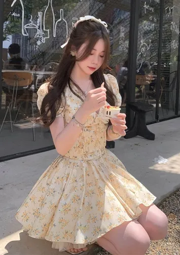 LIGHT YELLOW