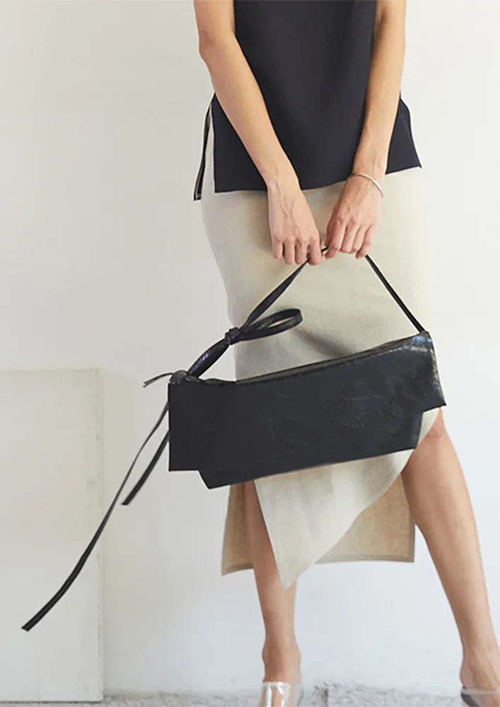 BLACK RECTANGULAR TEXTURED CROSSBODY BAG