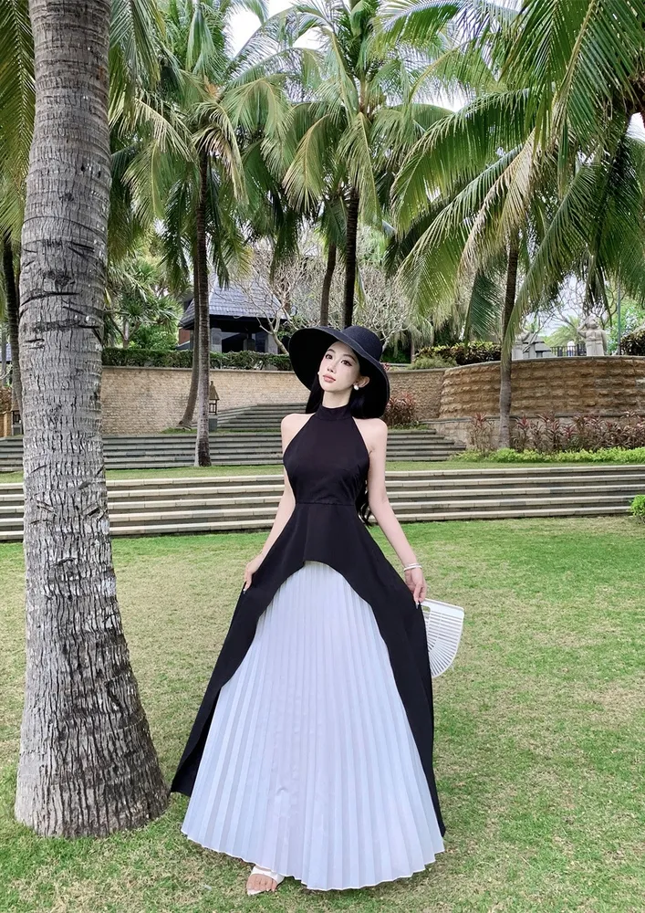 Black Long Asymmetric Maxi Top