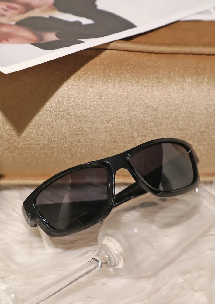  RECTANGULAR BLACK RETRO SUNGLASSES