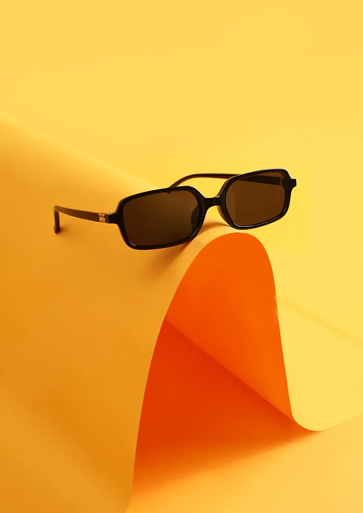 Y2K RECTANGULAR BLACK SUNGLASSES