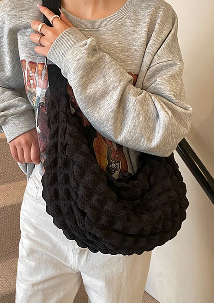 BLACK ZIP CLOSURE CROSSBODY PUFFER BAG