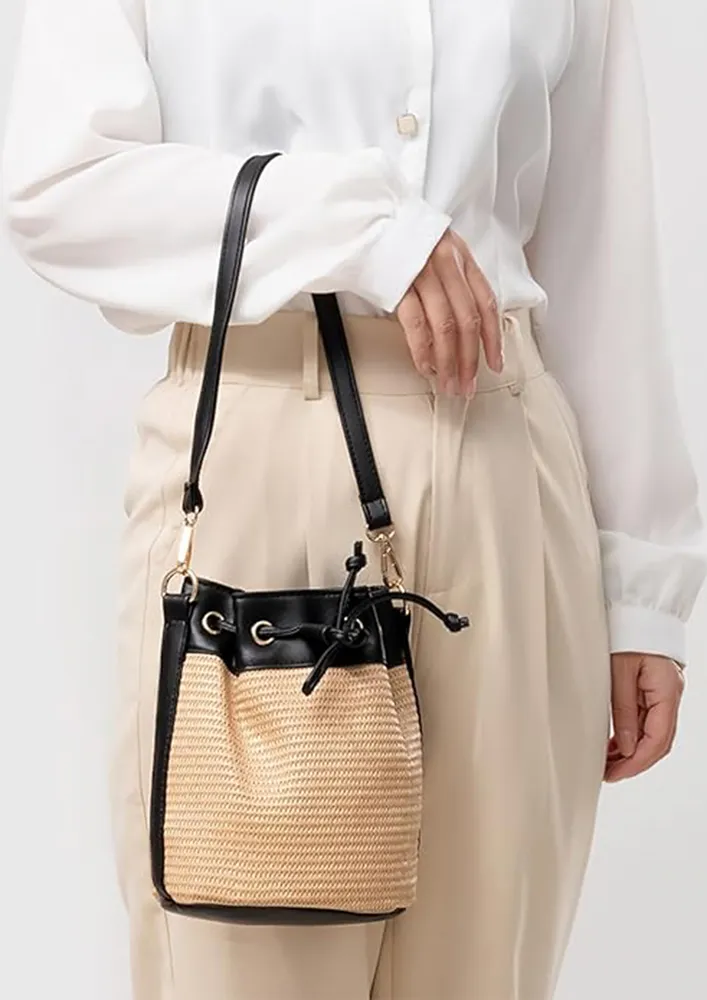 CONTRAST BLACK DRAWSTRING BUCKET BAG