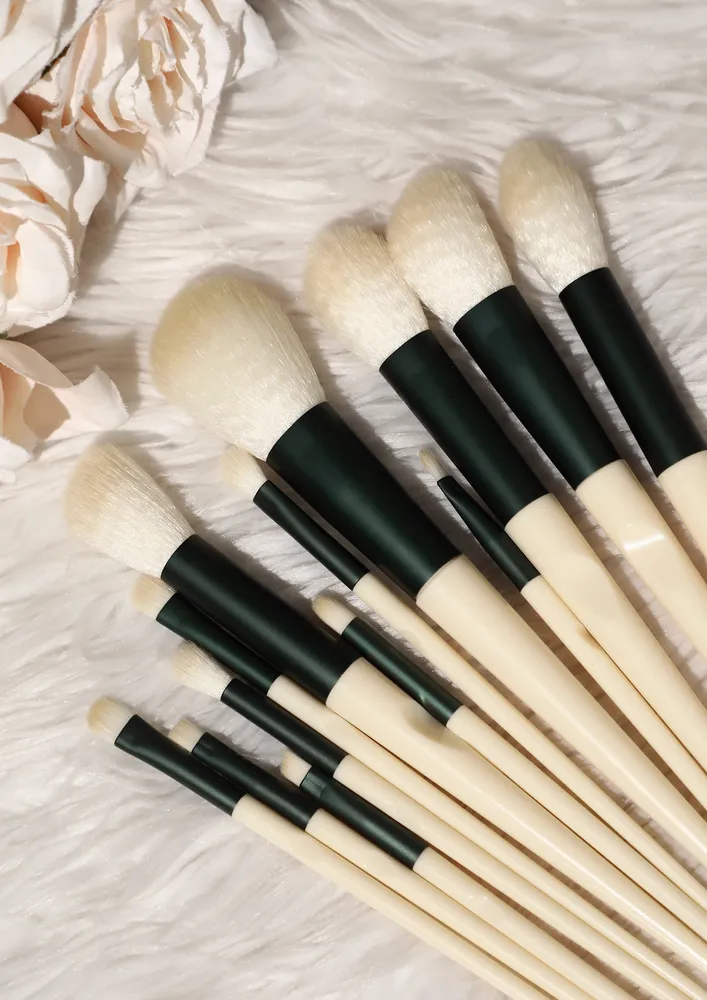 CUTESY KIT YELLOW MAKEUP BRUSHES SET OF 13