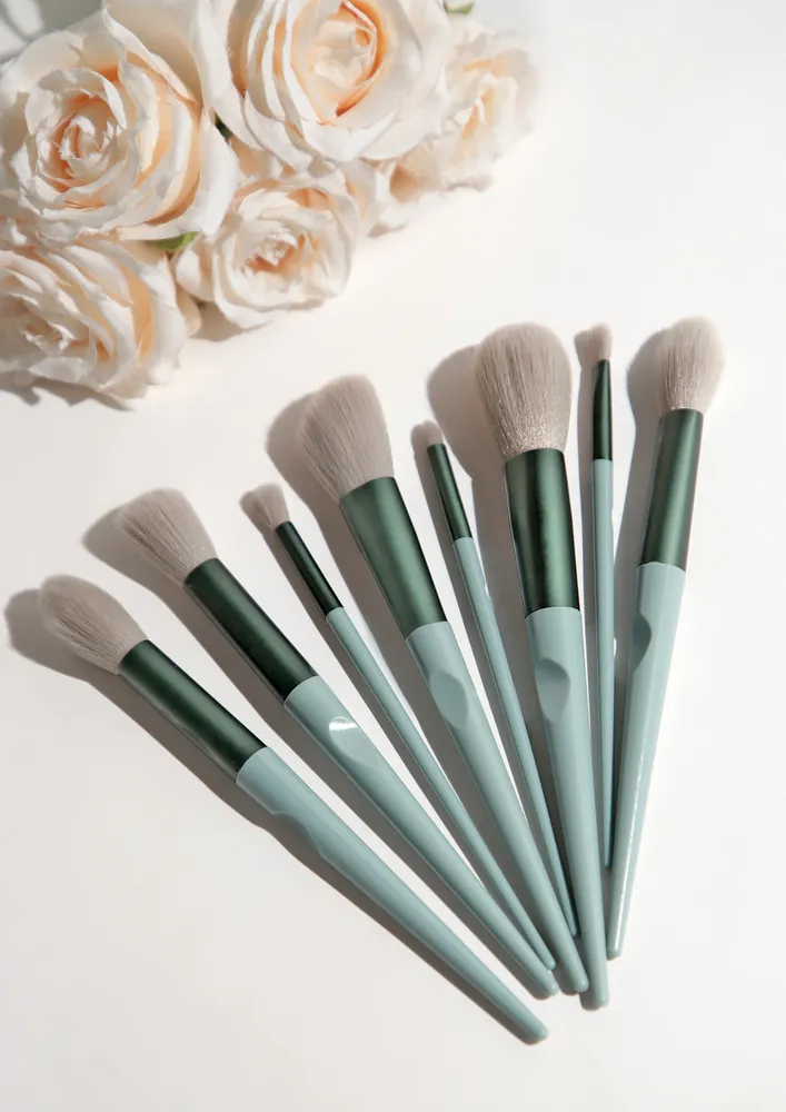 CAN'T COMPLAIN GREEN MAKEUP BRUSHES SET OF 13