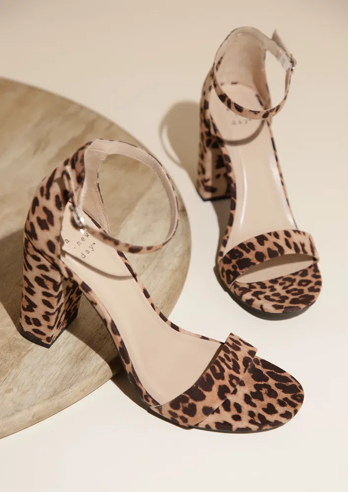 ANIMALISTIC VIBE BROWN SANDALS