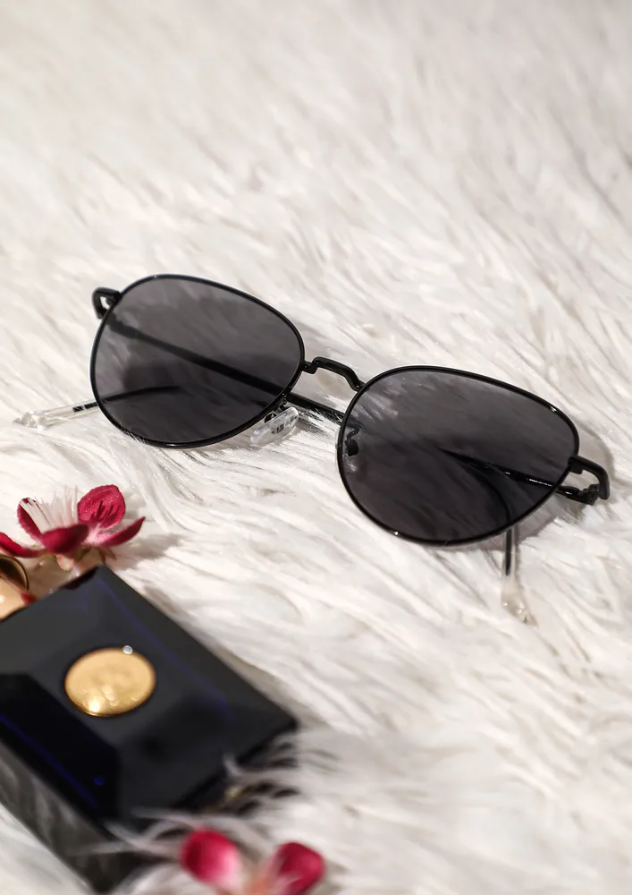 IN THE MOMENT BLACK CATEYE SUNGLASSES