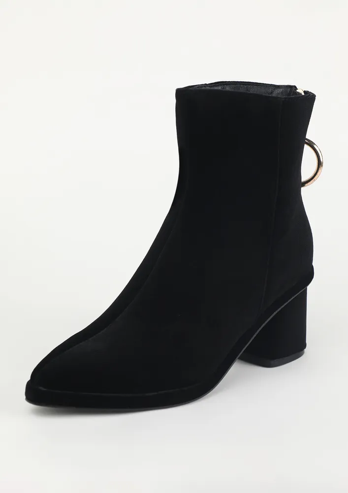 BLACK POINTED TOE MID-HEEL CHELSEA BOOTS