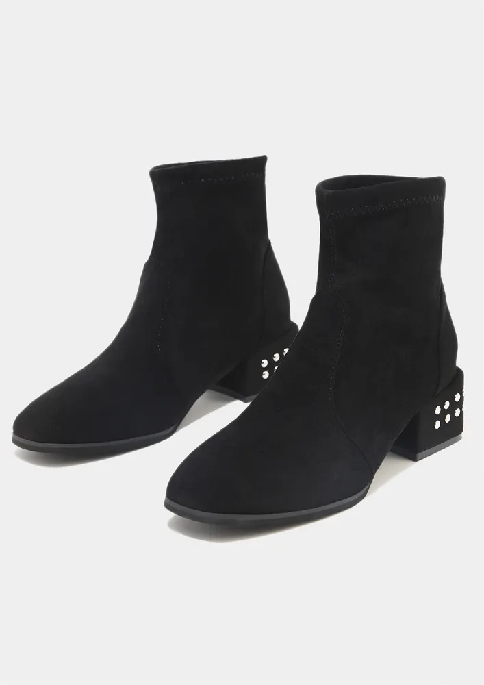 BLACK STUDDED DETAIL BLOCK HEEL ANKLE BOOTS