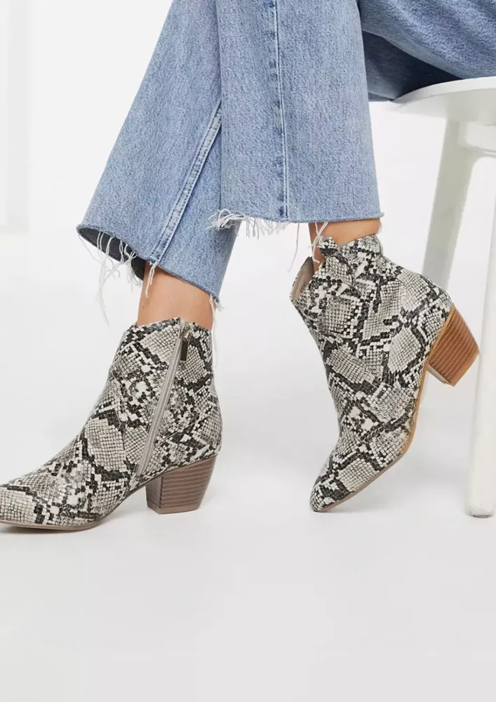 PRINTED WHITE MID BLOCK HEEL ANKLE BOOTS