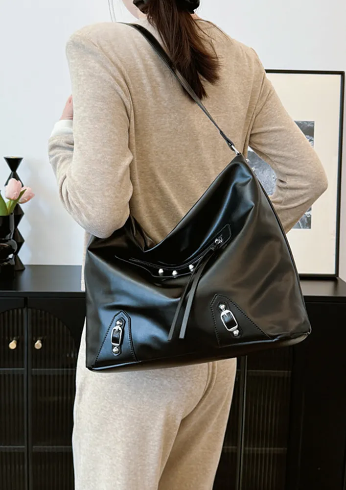 BUCKLE DETAIL ZIP-UP BLACK MULTIPURPOSE HOBO BAG