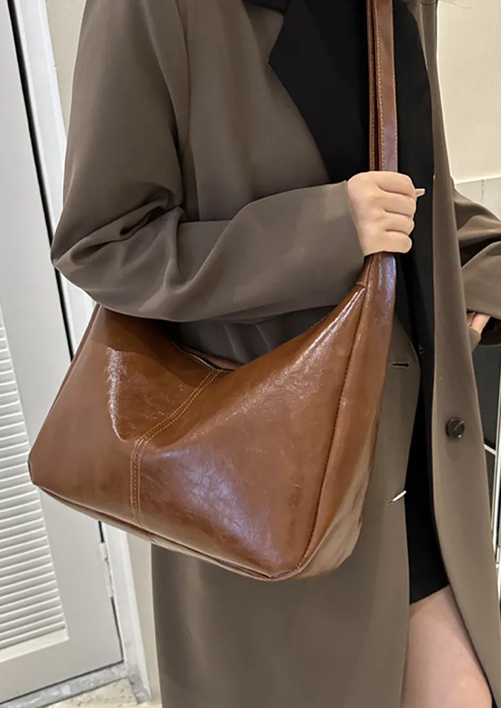 ADJUSTABLE STRAP BROWN ZIP-UP HOBO BAG