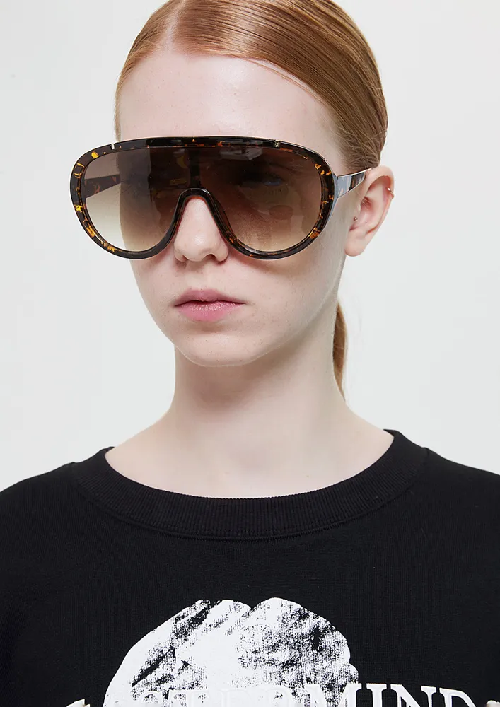 BROWN RETRO NAVIGATOR SUNGLASSES
