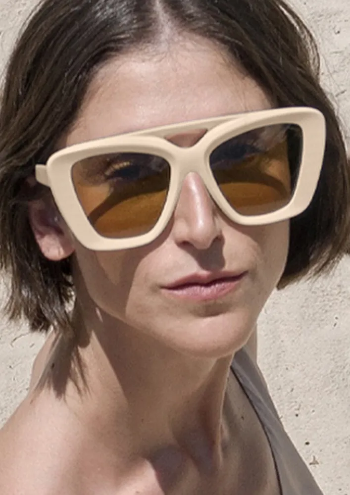 TINTED OVERSIZED RETRO SUNGLASSES