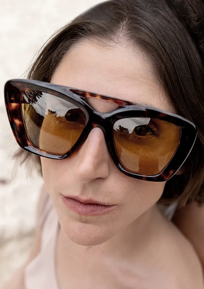 VINTAGE OVERSIZED TORTOISESHELL SUNGLASSES