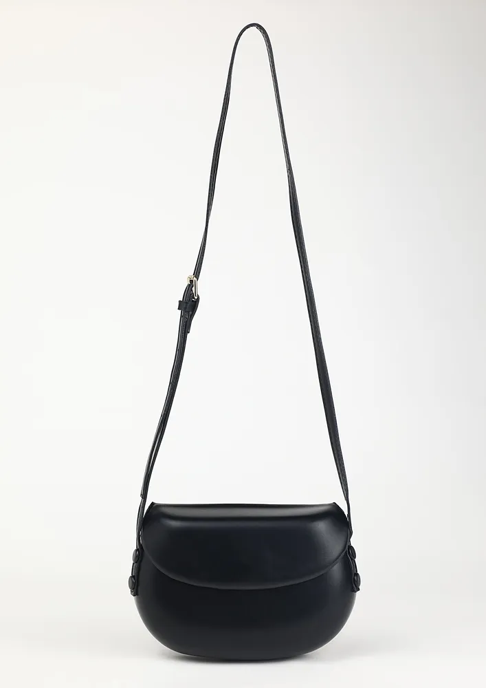 BLACK SEMI-CIRCLE MAGNETIC SNAP SLING BAG