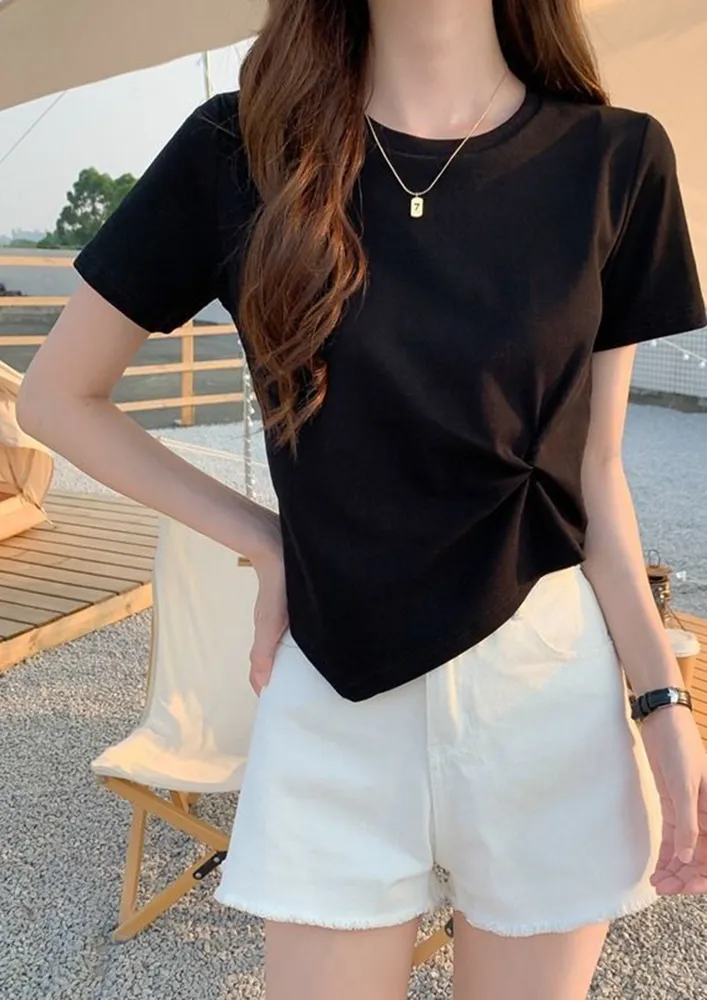 PLAY UP THE SUMMER LOOK BLACK TOP