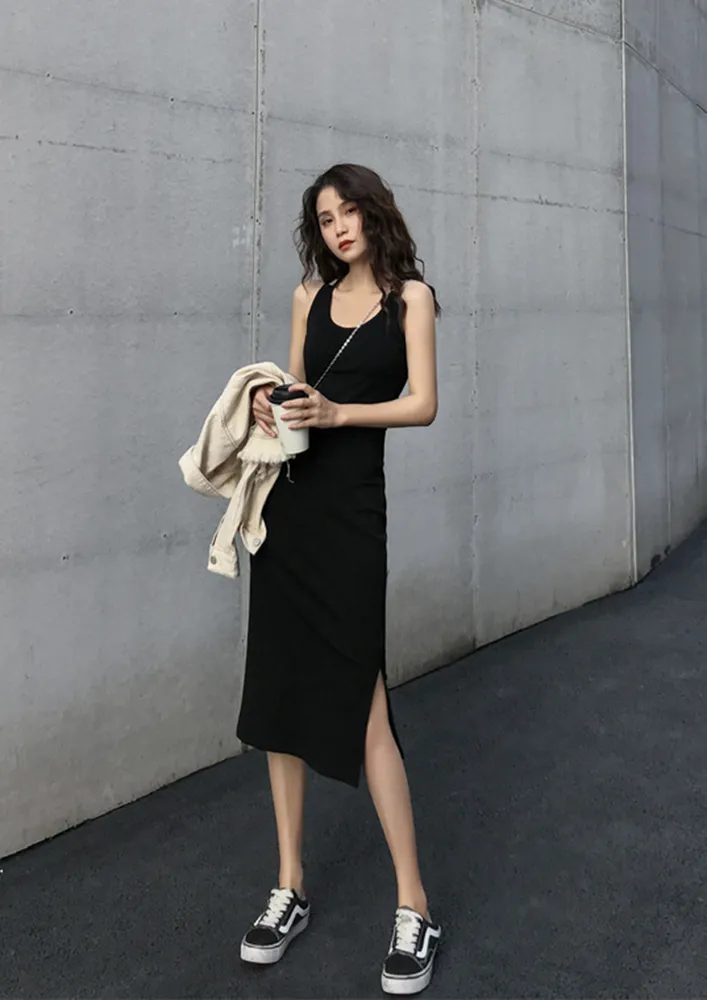 A GOOD BALANCE BLACK DRESS