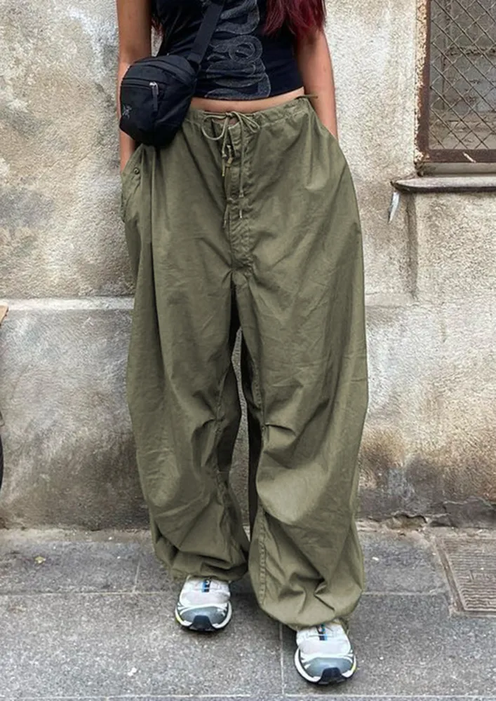 LOW-RISE DRAWSTRING GREEN PARACHUTE TROUSER