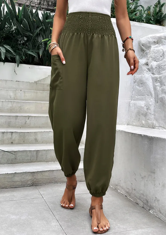 HIGH-RISE GREEN SMOCKED TROUSER