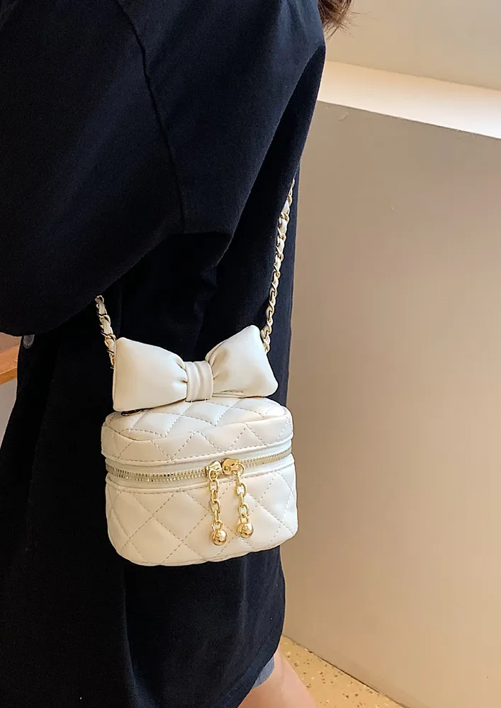 WHITE BOW-KNOT DECOR QUILTED BUCKET BAG