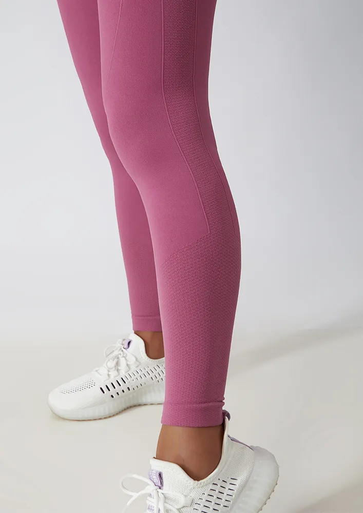 BREATHABLE PINK SEAMLESS YOGA LEGGINGS