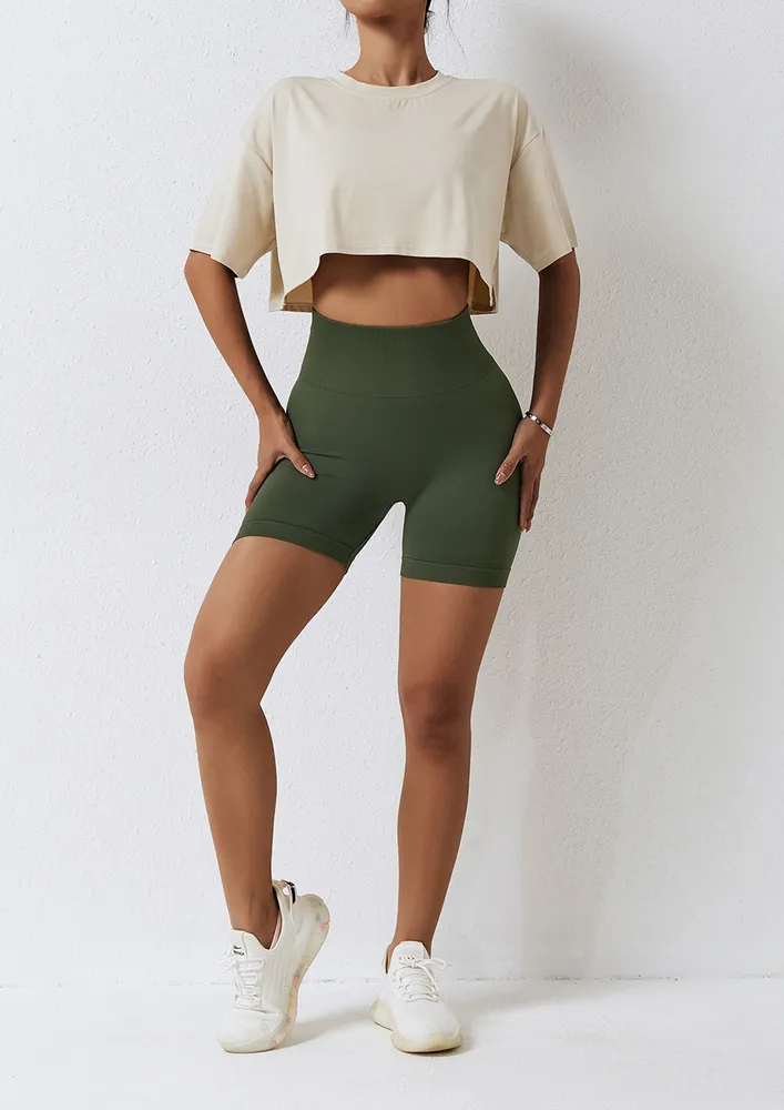 HIGH-WAIST GREEN SEAMLESS SPORTS SHORTS