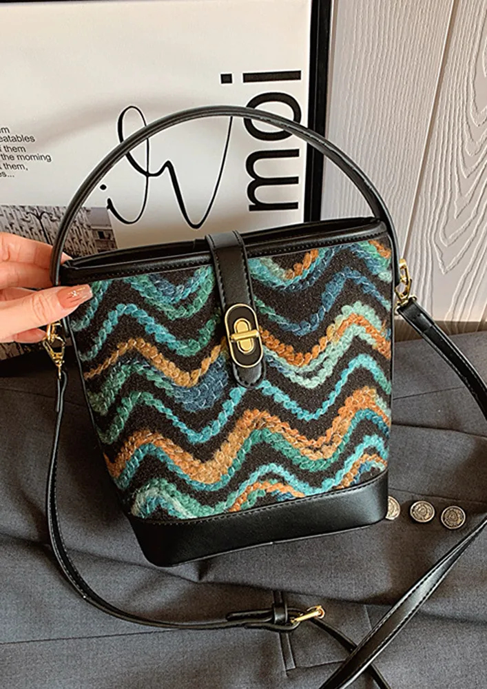 BLACK ZIG-ZAG PATTERN BUCKET BAG