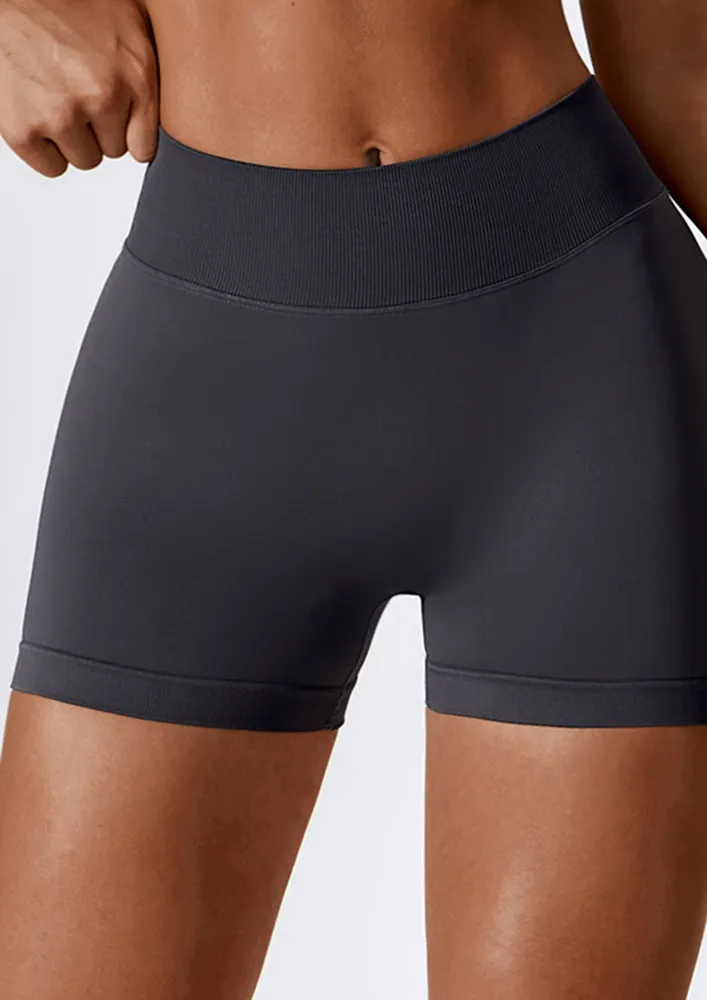 MID-RISE HIP LIFTING SPORTS SHORTS