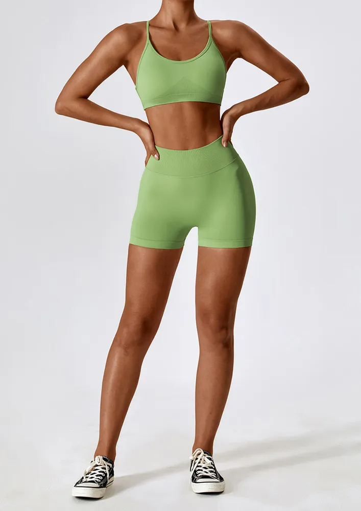 MID-RISE GREEN HIP LIFTING SPORTS SHORTS