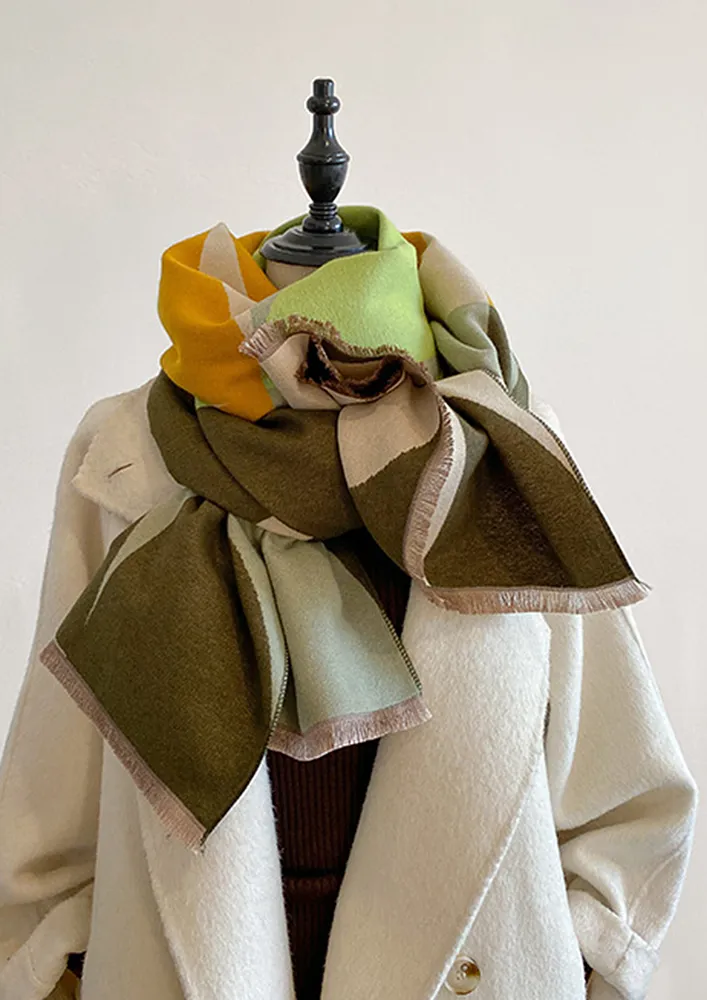 PRINTED GREEN REVERSIBLE TASSEL-EDGE SCARF