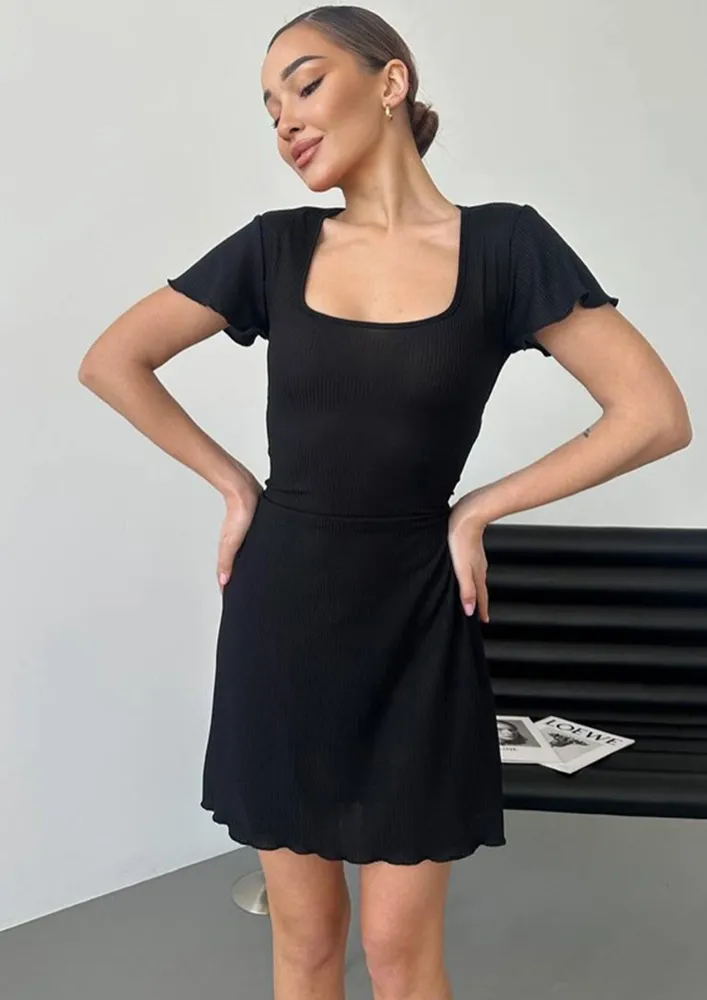 Black Lace-up Strap Overlock-edge Dress