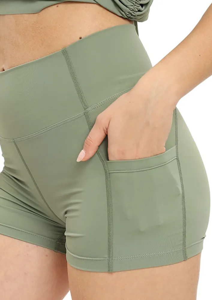 GREEN POCKET-DETAIL YOGA SHORTS