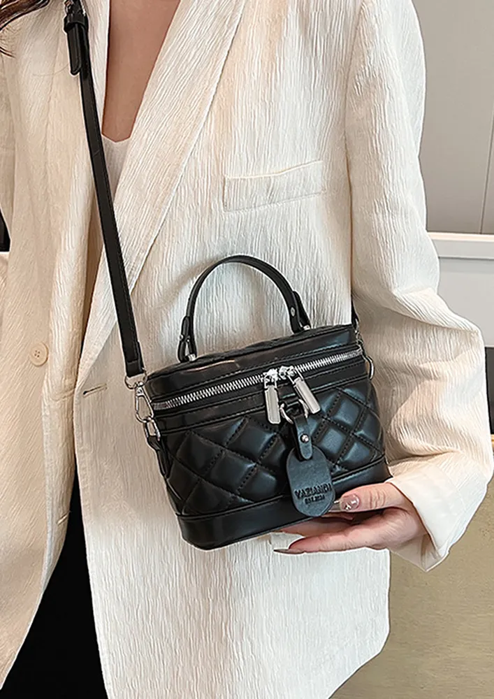 BLACK QUILTED SINGLE HANDLE BUCKET BAG