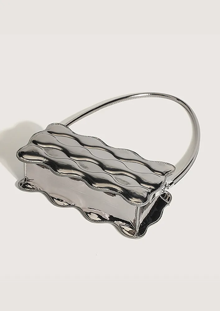 SILVER WAVY EDGES SHOULDER BAG