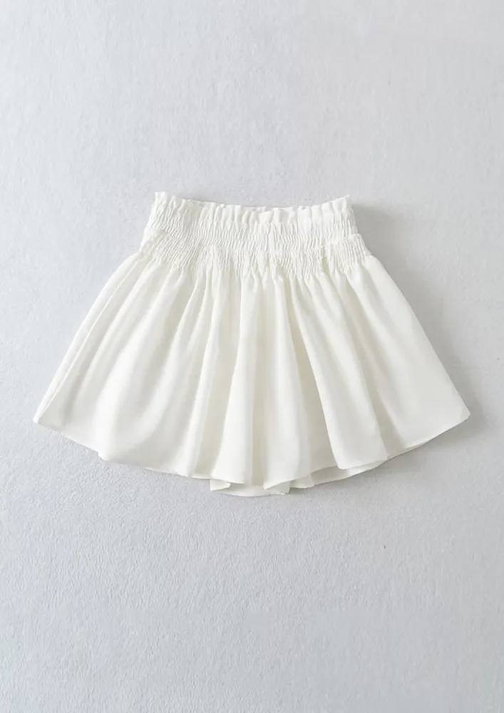 WHITE SMOCK-WAIST PLEATED WIDE SHORT