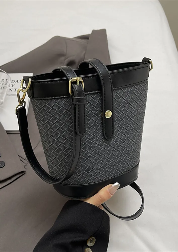 BLACK BASKET WEAVE TEXTURE BUCKET BAG