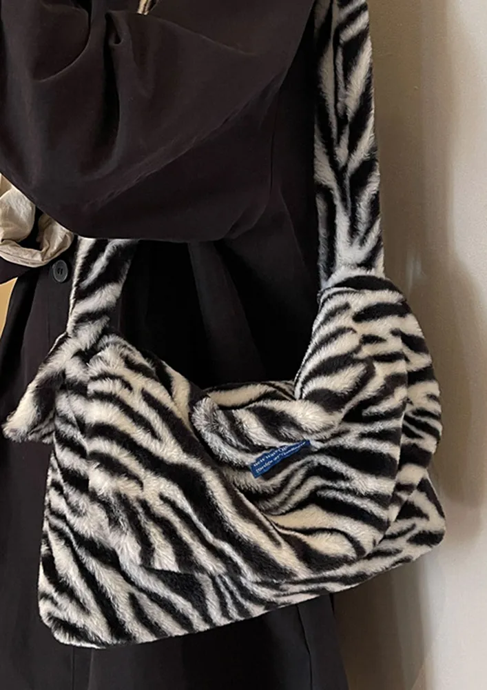 BLACK ANIMAL PRINT SOFT-FUR CROSSBODY BAG