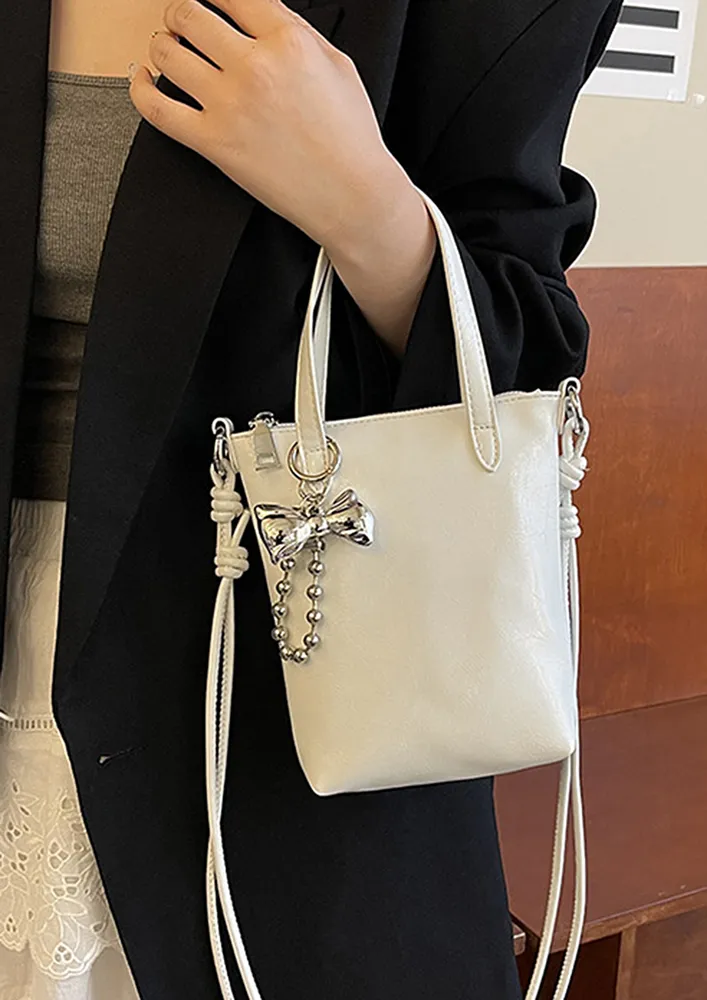 BEIGE LAYERED STRAP BUCKET BAG