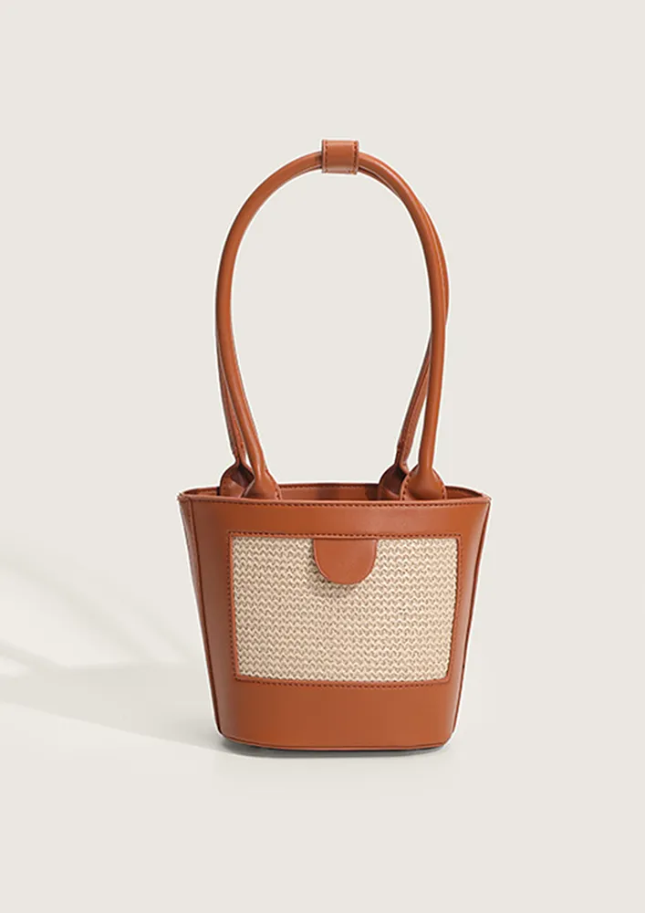 BROWN STRAW KNIT DETAIL BUCKET BAG