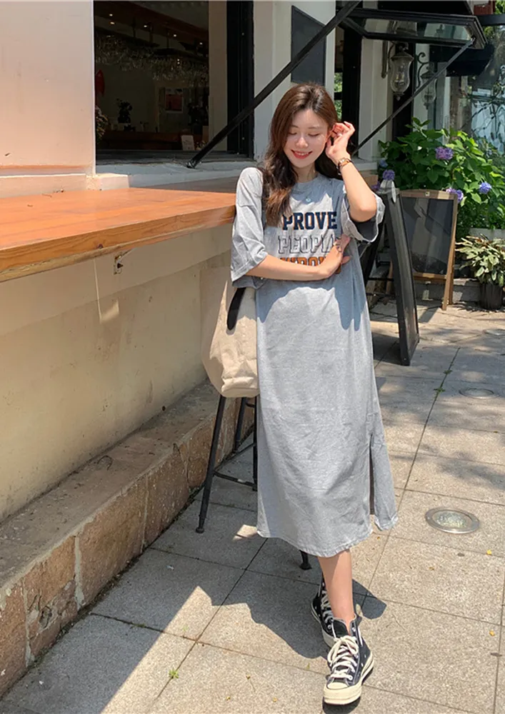 SLOGAN PRINT MIDI LIGHT GREY T-SHIRT DRESS