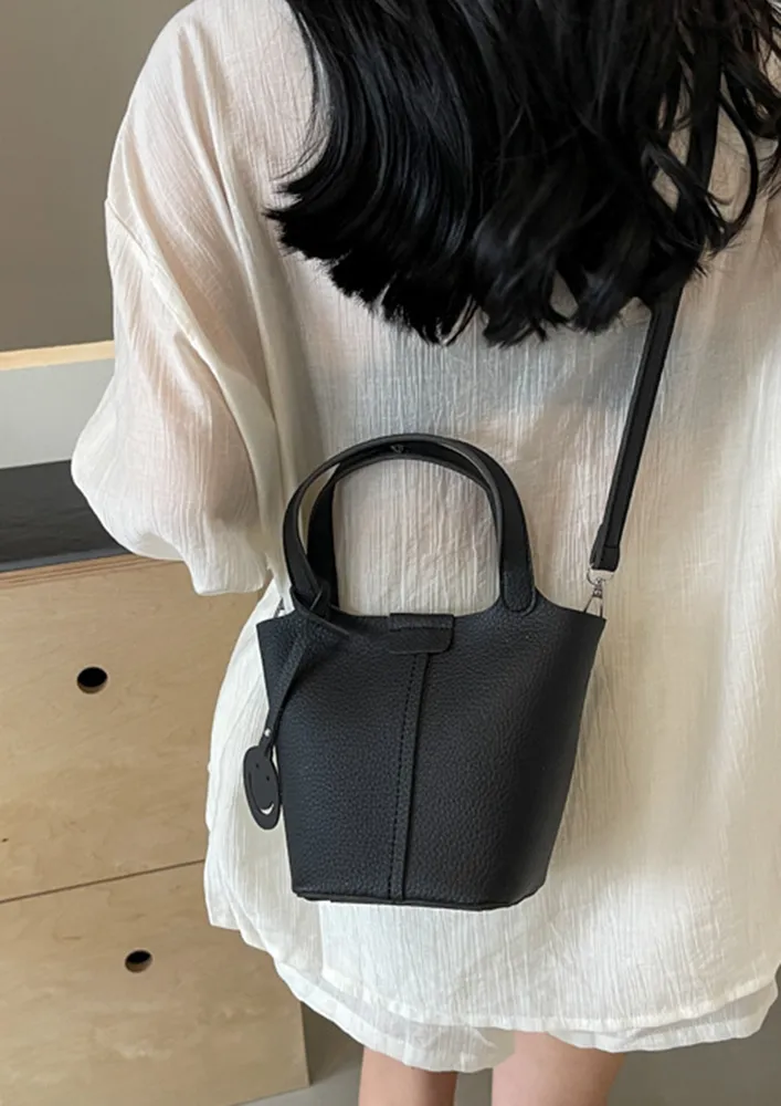 BLACK TEXTURED DOUBLE HANDLE BUCKET BAG