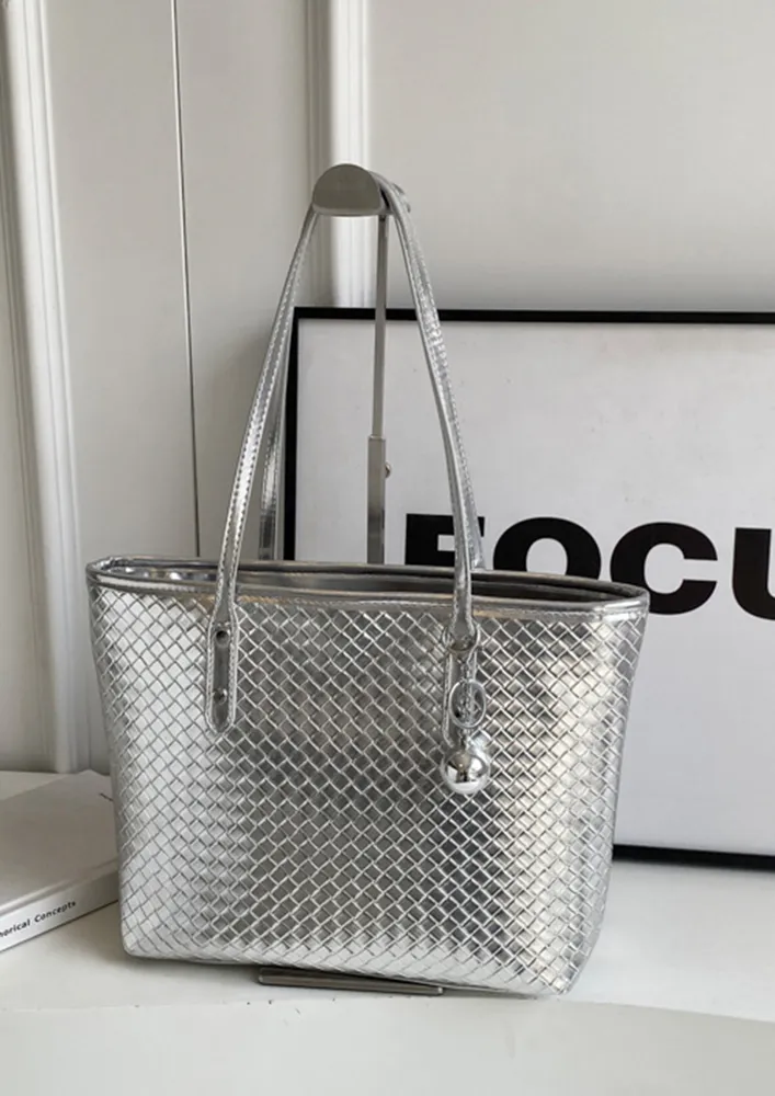 METALLIC SILVER GEOMETRIC TOTE BAG