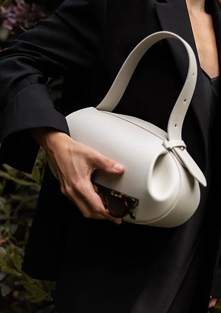 WHITE RUCHED ADJUSTABLE HANDLE HANDBAG