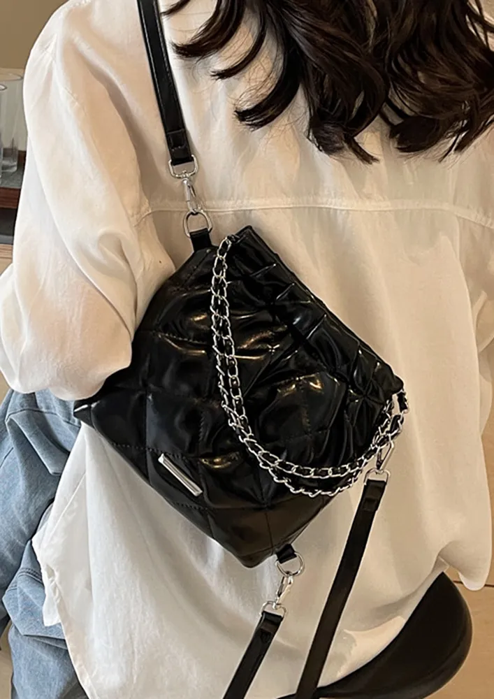 VERSATILE BLACK QUILTED BUCKET BAG