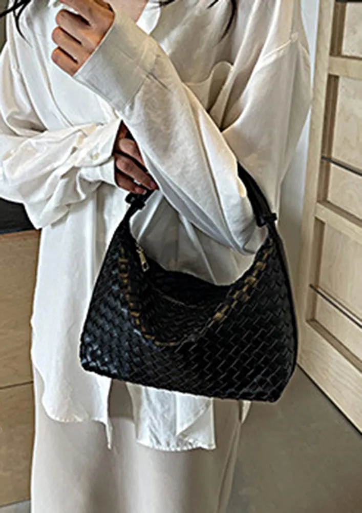 BLACK BASKET WEAVE TEXTURE SHOULDER BAG