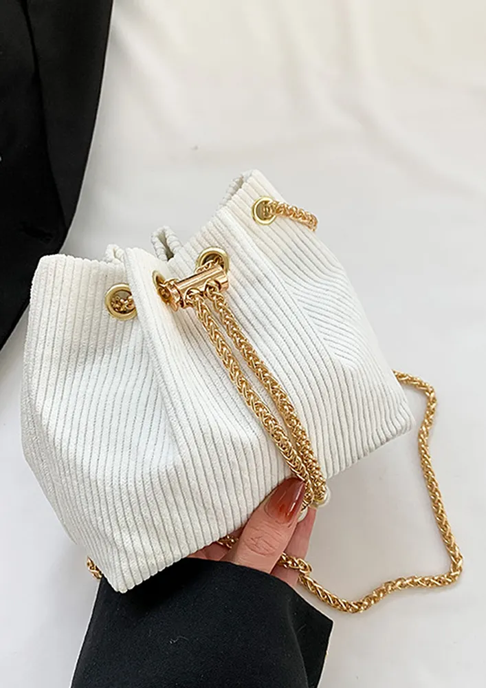 WHITE PIT STRIP CHAIN-DRAWSTRING BUCKET BAG