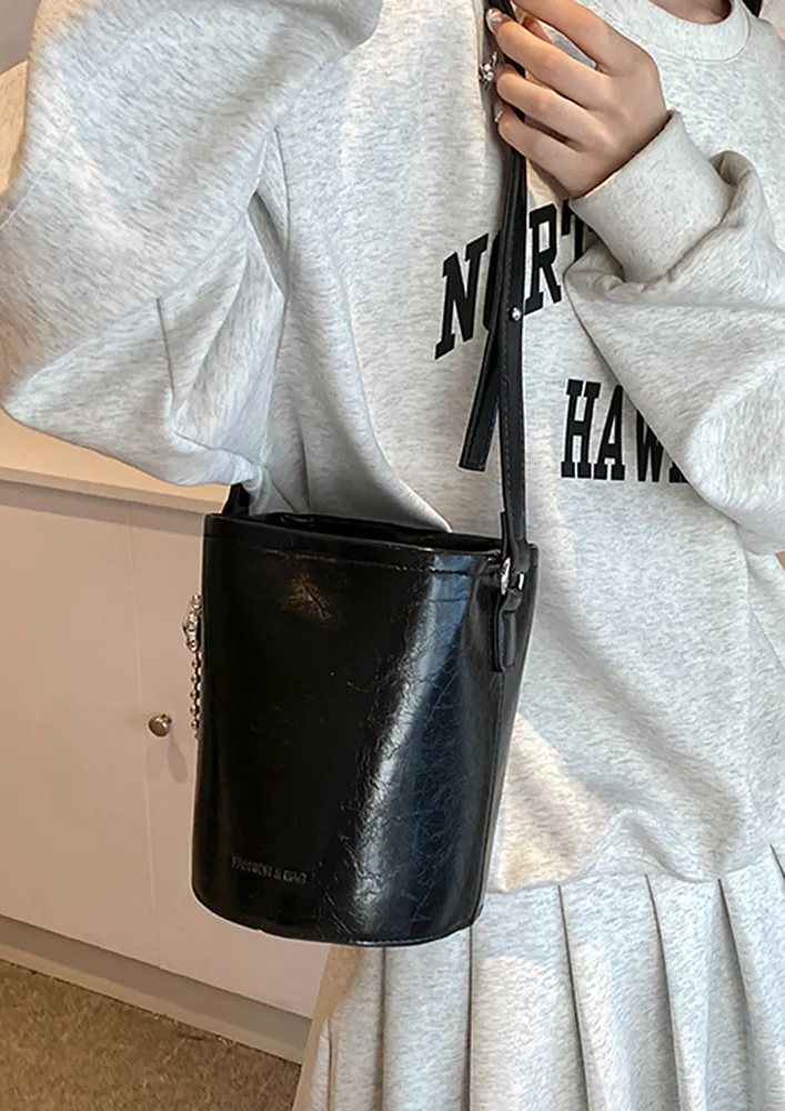 CROSSBODY BLACK BUCKET BAG