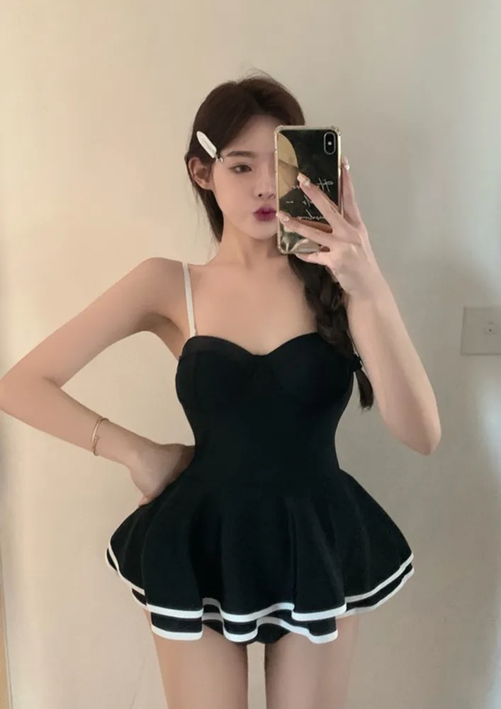 ONE PIECE BLACK RETRO SWIMSUIT