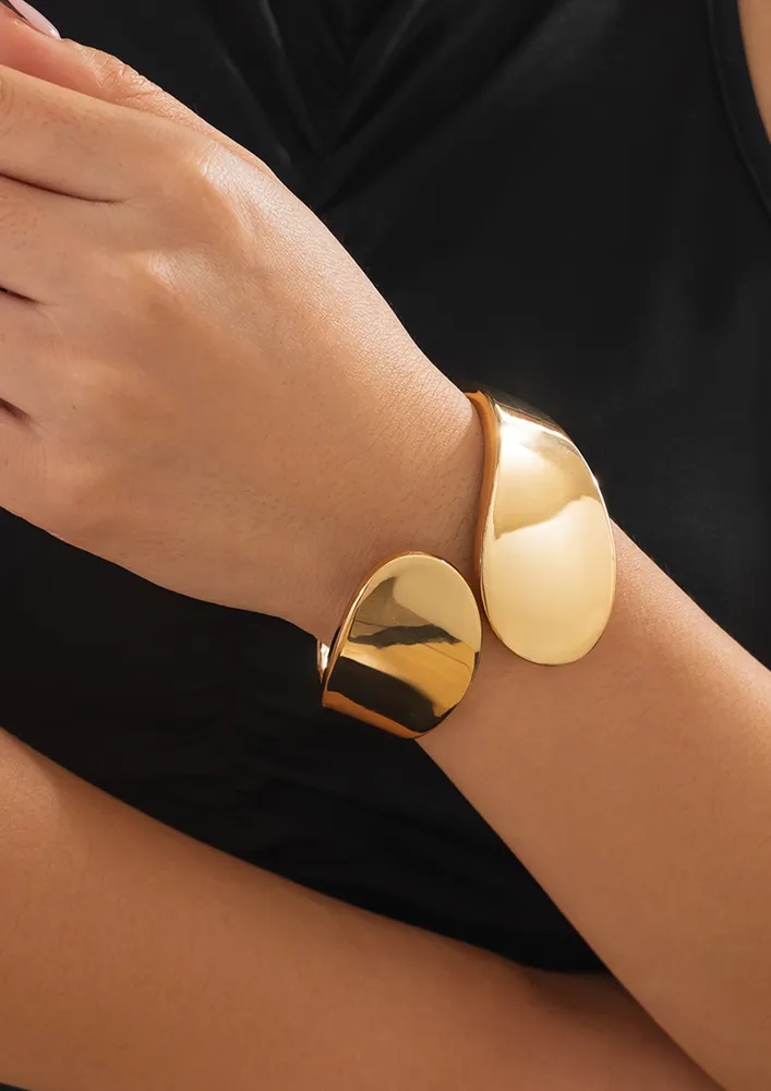 GOLD-PLATED BYPASS CUFF BRACELET
